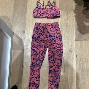 Lululemon legging with matching sports bra